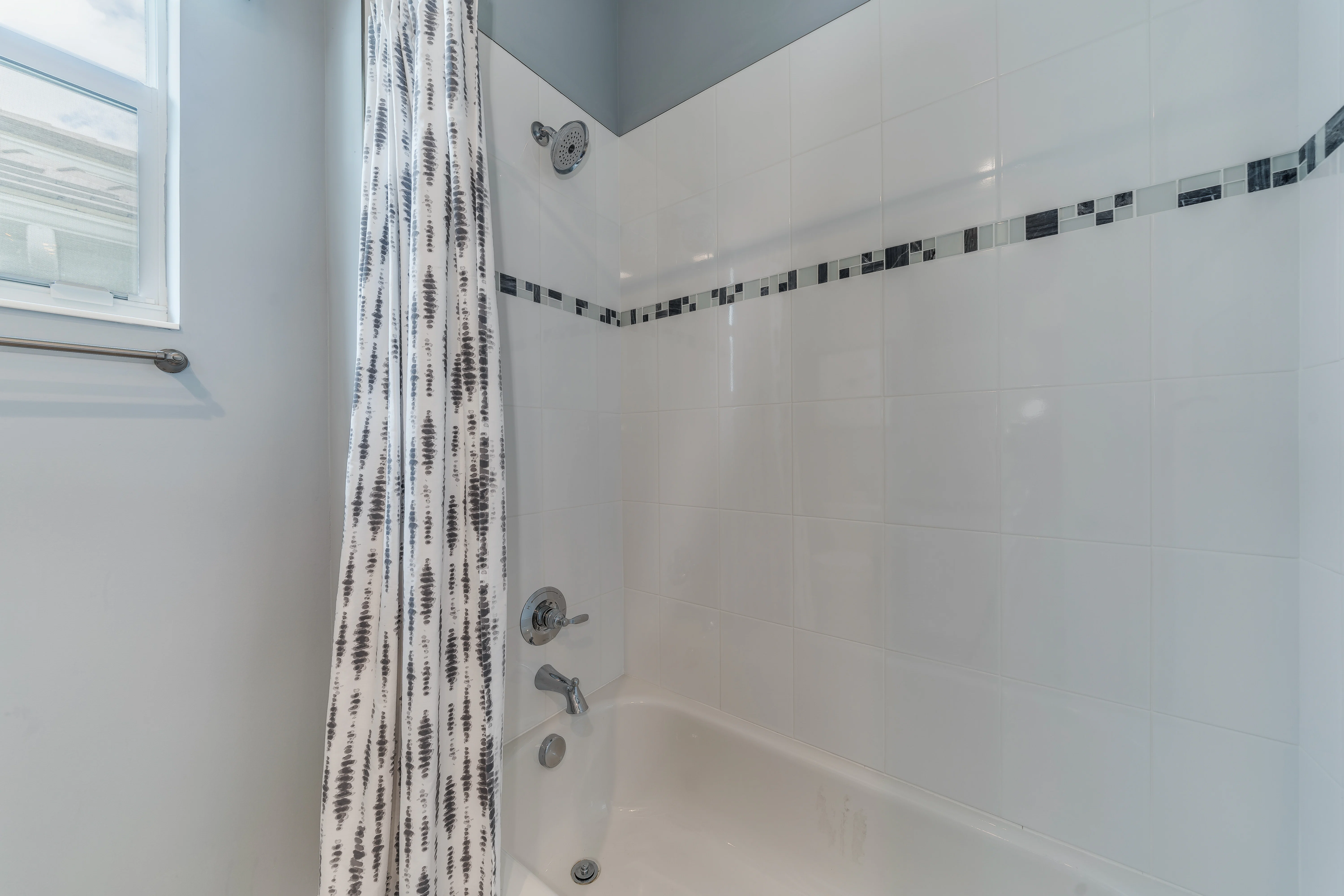 Secondary Bath | Palomar Model Move-in Ready