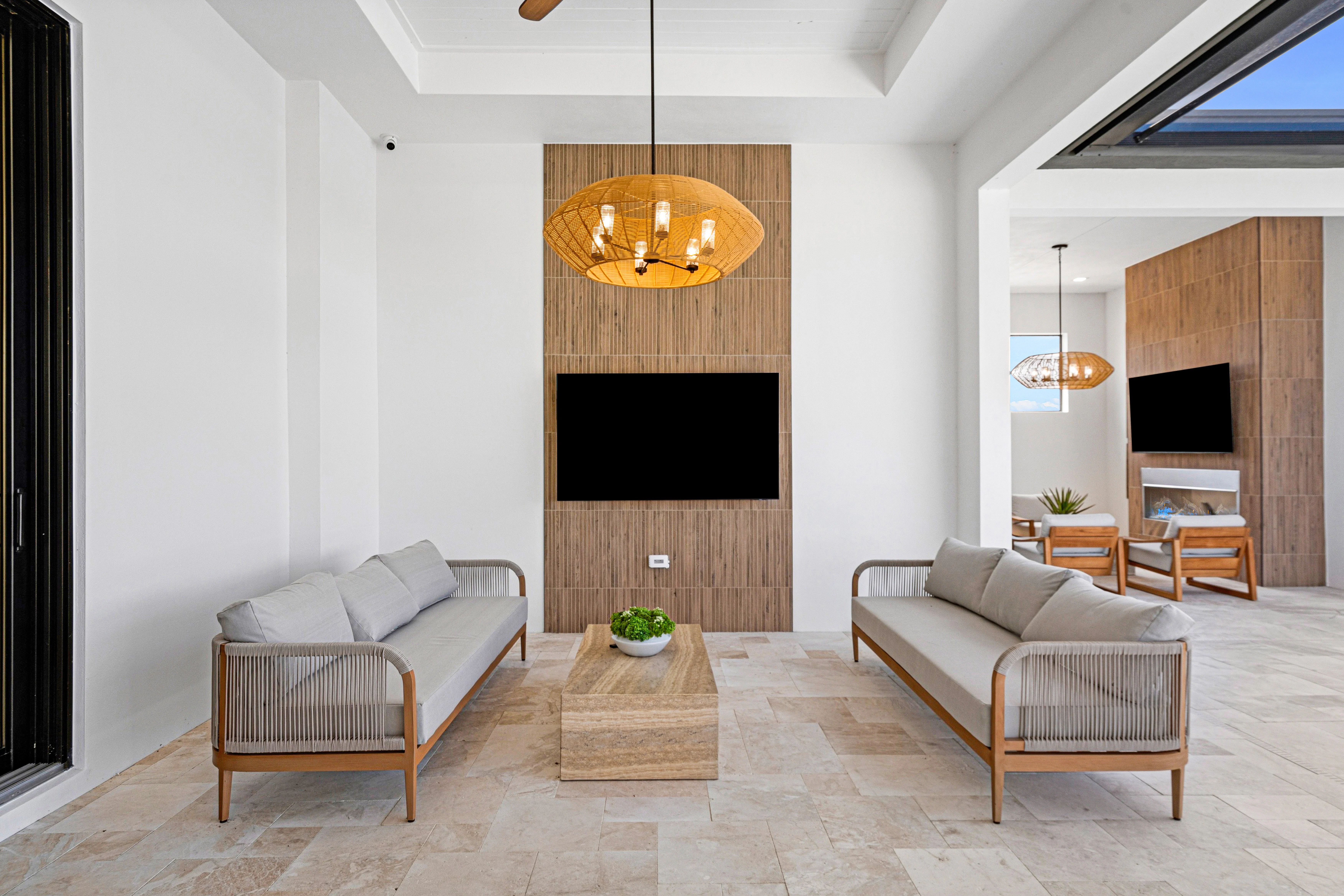 Lanai | Bridgewater